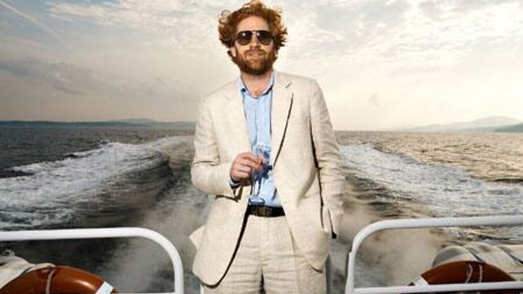 Prost: Patrick Liotard-Vogt auf einem Boot zwischen St-Tropez und Cannes.