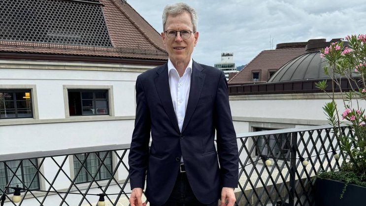 Thomas Sprecher studierte erst Germanistik und Philosophie, dann Recht. Er arbeitet als Rechtsanwalt bei der Wirtschaftskanzlei Niederer Kraft Frey und engagiert sich für den Stiftungsstandort Zürich.