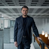 Haso Mehmedović, einst Einwandererkind, ist heute CEO der Schweizer Uhrenmarke Corum. Mit einer neuen Strategie will er die traditionsreiche Marke retten und zurück zu ihren Wurzeln führen.