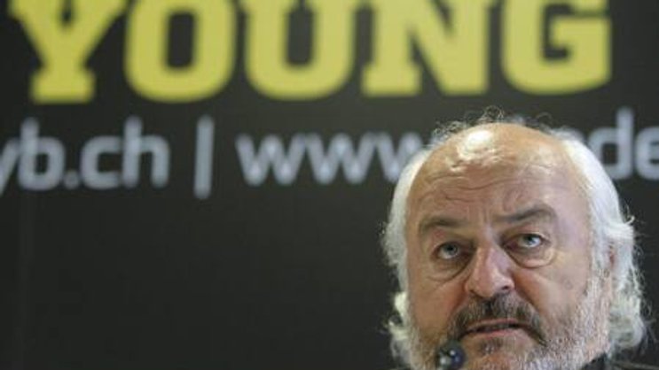 Andy Rihs bei einer Medienkonferenz im Stade de Suisse. (Bild: Keystone)