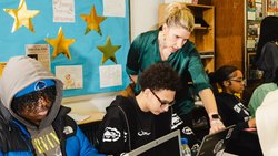 Diana Isern unterrichtet seit sechs Jahren das Wahlfach „Persönliche Finanzen“ an der Brooklyn Prep High School.