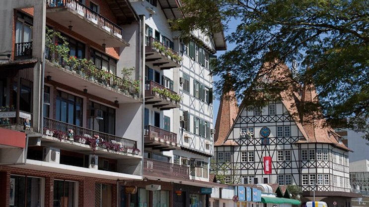 Little Germany in Brasilien: Fachwerkhäuser prägen Blumenau. Diegocadorin/Wikimedia