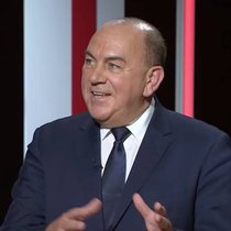 UBS-Präsident Axel Weber sagt zu den Spekulationen um eine mögliche Bankenfusion: «Das war das verspätete Sommerloch in der Schweizer Presse.»