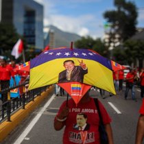 Solidarität trotz Wirtschaftskrise: Regierungstreue Demonstranten unterstützen ihren Präsidenten und Chavez-Nachfolger.
