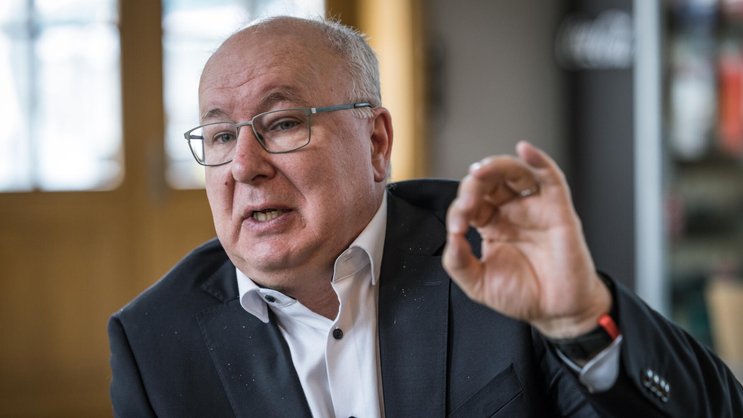 Im Interview mit der Handelszeitung spricht Gewerkschaftschef Pierre-Yves Maillard über die Aufrüstung, die 10-Millionen-Schweiz und das Verhältnis zur EU.