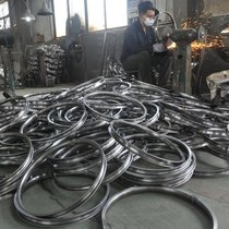 Stahlfabrik im chinesischen Hangzhou: Viele Unternehmen exportieren weniger in die USA wegen der höheren Zölle.