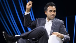 Auf der politischen Bühne poltert Vivek Ramaswamy mit Vorliebe gegen US-Behörden wie die FDA.