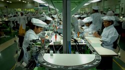 Blick in die Produktion: Das indische Unternehmen Titan beschäftigt 13’400 Angestellte.