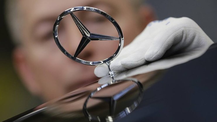 Auf Rekordfahrt: Mit neuen Modellen hat Daimler deutlich mehr Geld verdient. Keystone