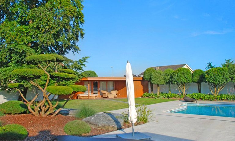 poolhaus-garten.jpg