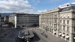 Zürcher Paradeplatz: Die Aktien der beiden Banken haben Luft nach oben.Keystone