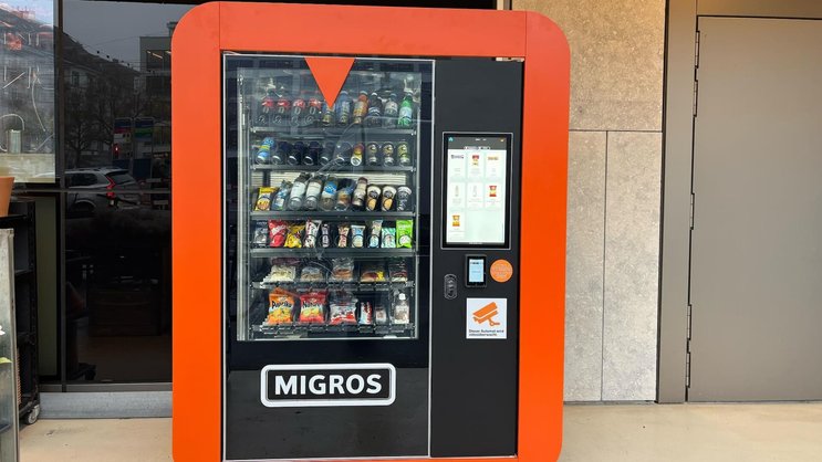 Der neue Migros-Verkaufsautomat am Zürcher Kreuzplatz.