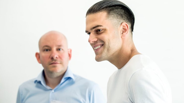 Melonport-Mitgründer: Chefprogrammierer Reto Trinkler (rechts, 27) ermöglicht innert zwei Minuten die Gründung eines Hedge Funds. 2,5 Mio. Franken hat Melonport vor einem Jahr binnen zehn Minuten bei einem Tokenverkauf eingenommen.