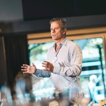Expansiv: Thomas Wolfensbergers Plattform Naoo verbindet Social Media mit lokalen Unternehmen. Ab 500 Firmenkunden werde die Profitabilität erreicht.