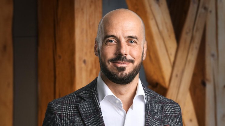 portrait_TDA.jpg