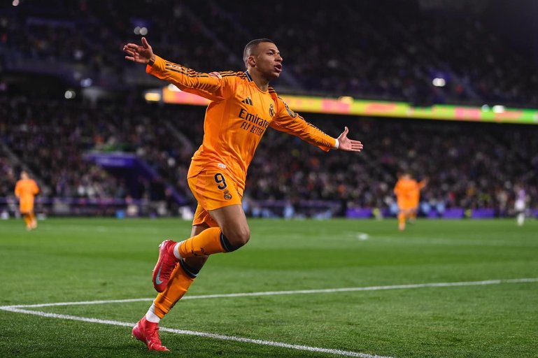 Der Stürmer feiert das 0:2 zwischen Real Valladolid und Real Madrid, am 25. Januar 2025 in Spanien.