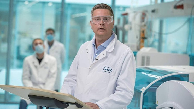 Roche-CEO Thomas Schinecker: Der Konzern hatte sich mit Bern nicht auf einen Preis beim Krebsmedikament Lunsumion einigen können, nun finanziert es der Pharmakonzern aus der eigenen Kasse.