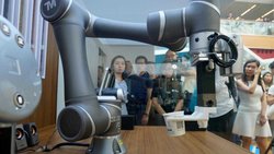 Auch im Kaffeegeschäft setzen die Chinesen Roboter und andere Technologien ein.