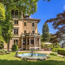 Die Villa Floridiana liegt in Porza TI, hoch über Lugano.
