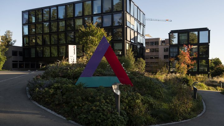 St. Gallen: Wird hier anstelle des «Pannendreiecks» überhaupt noch ein neues Logo aufgestellt? Der ehemalige Konzernsitz der Helvetia an der St. Galler Dufourstrasse hat ausgedient. Derzeit verhandelt der Versicherer mit der Universit