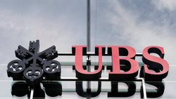 Logo der UBS: Der Aktienkurs der Grossbank zieht wieder an. 