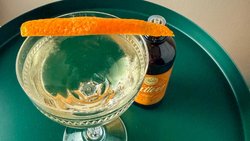 Der Drink aus Fino Sherry und trockenem Vermouth besticht durch seinen klaren, nussigen Geschmack