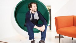 Fabio Dubler ist Inhaber und Geschäftsführer von H100 – Das Möbelhaus.