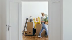 Neues Zuhause: Es gibt Orte in der Schweiz, an denen sich selbst finanziell gut dastehende Leute keine Wohnung mehr leisten können - weder zur Miete noch zum Kauf.