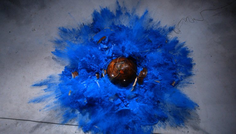 «Kugel mit blauer Farbe», Biennale Shanghai, 2012.