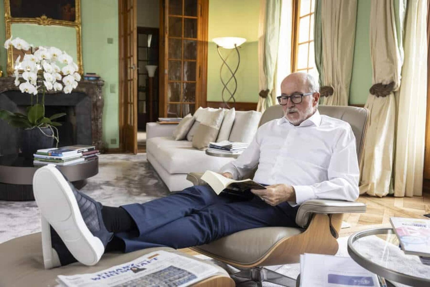 Die Leseratte: Immer zwei Bücher auf dem Nachttisch. Ein Krimi – und etwas Anspruchsvolles. Zuletzt ein Werk über den Ex-US-Präsidenten Biden: «Man darf nicht immer nur über Trump fluchen, man muss auch sehen, was die Demokraten schlecht gemacht haben.»