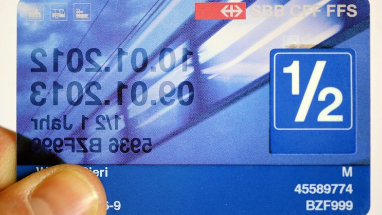 Heute ist das Halbtax in den Swisspass integriert, früher gab es ein separates Kärtli.