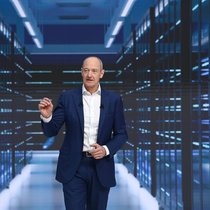 Siemens-Chef Roland Busch hat die «One Tech Company» als Vision.