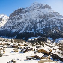 Die Skigebiete profitieren dank der Schneefälle von Mitte März von Spontanbuchungen.