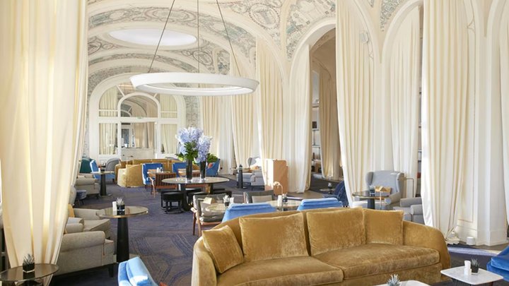 Der grosse Salon des Hotels bietet sich für eine Auszeit an.