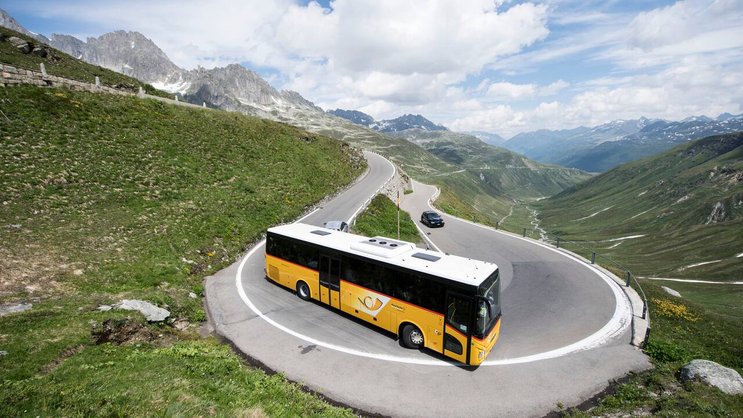 Postauto: Die gelben Busse fahren in die entlegensten Gebieten der Schweiz.