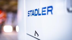 Logo von Stadler Rail: Die Aktie des Zugbauers hat seit dem Börsengang 2019 mehr als die Hälfte des Werts eingebüsst.