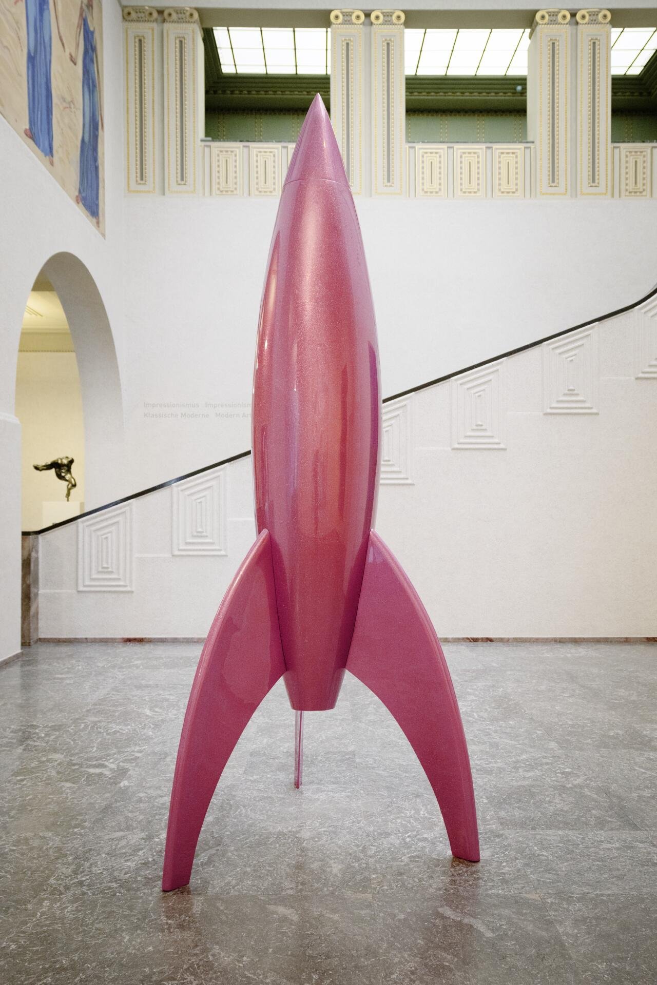 Sylvie_Fleury_Spaceship
Sylvie Fleury (*1961)
First Spaceship On Venus (Pink Champagne), 2021
Glasfaser, Lackfarbe mit Glitzer
Objektmass: 340 x 120 x 120 cm
Kunsthaus Zürich, Vereinigung Zürcher Kunstfreunde, 2021