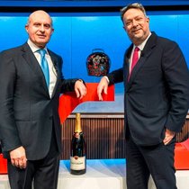 Rare Newcomer: VR-Präsident Gilbert Ghostine (l.) und CEO Richard Saynor feiern die Kotierung von Sandoz.