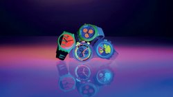 Die Uhren der neuen Swatch-Kollektion leuchten in knalligen Neonfarben.