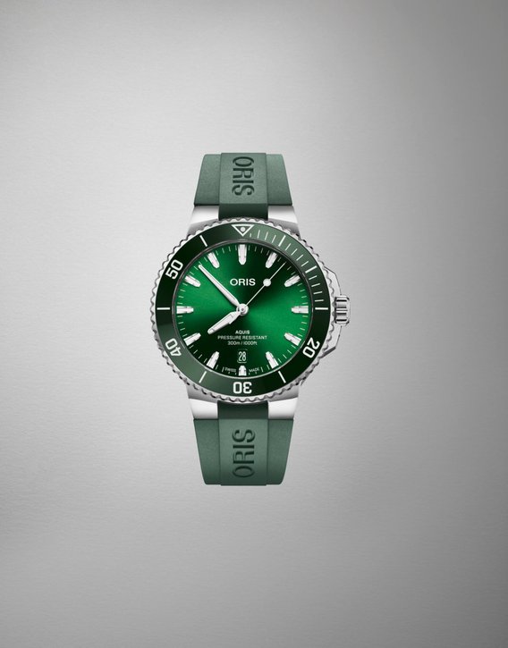 Oris Aquis Date Calibre 400 In dieser 43,5-mm-Uhr steckt das hauseigene, abenteuertaugliche und langlebige Kaliber 400. Dieses Grün passt nicht nur zum Wald und zum Wasser, sondern auch zum Hemd. 3600 Fr.