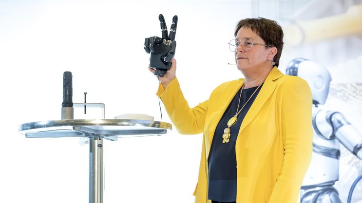 Magdalena Martullo Blocher: Die Ems-Chefin und ihre beiden Schwestern Muriel und Rahel Blocher erhalten insgesamt 305,2 Millionen Franken an Dividenden.
