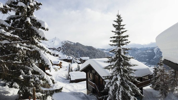 Ferienhaus im Wallis: In vielen Orten sinken die Wohnungspreise.
