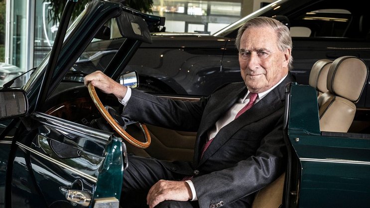 Walter Frey und sein Mini: Dieses Cabrio ist eins seiner Lieblinge. Beim Offenfahren trägt er gern eine Sherlock-Holmes-Mütze.