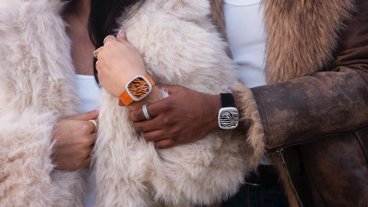 Dennison präsentiert zwei neue Uhrenmodelle mit 1,79 Karat Diamanten und handgefertigtem Animal-Print-Design.