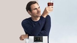 Mit seinen Werbeverträgen macht Federer mehr Geld, als er im Sport verdiente.
