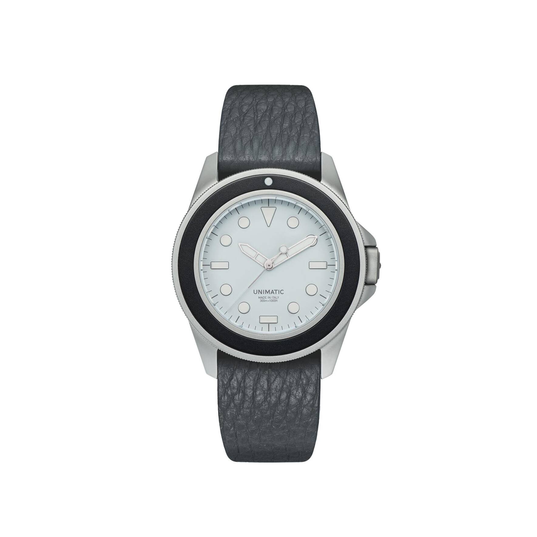 Unimatic UT1-GO
Gehäuse: 41,5 mm, Edelstahl;
Werk: Quarz;
Preis: 710 Euro.