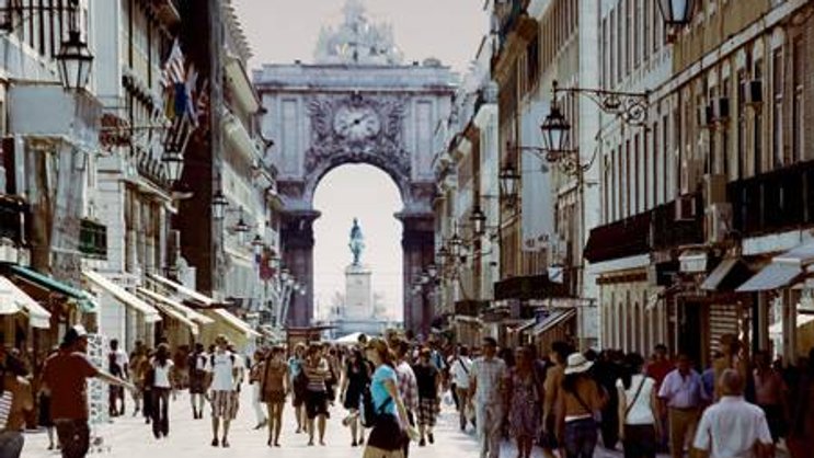 Im Westen der Iberischen Halbinsel schreibt Portugal schon seit mehr als einem Jahrzehnt Staatsdefizite.