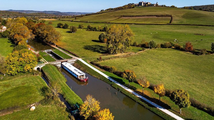 Schlösser und Schleusen: Der Canal de Bourgogne bietet neben fantastischer Natur auch viele kulturelle Sehenswürdigkeiten.