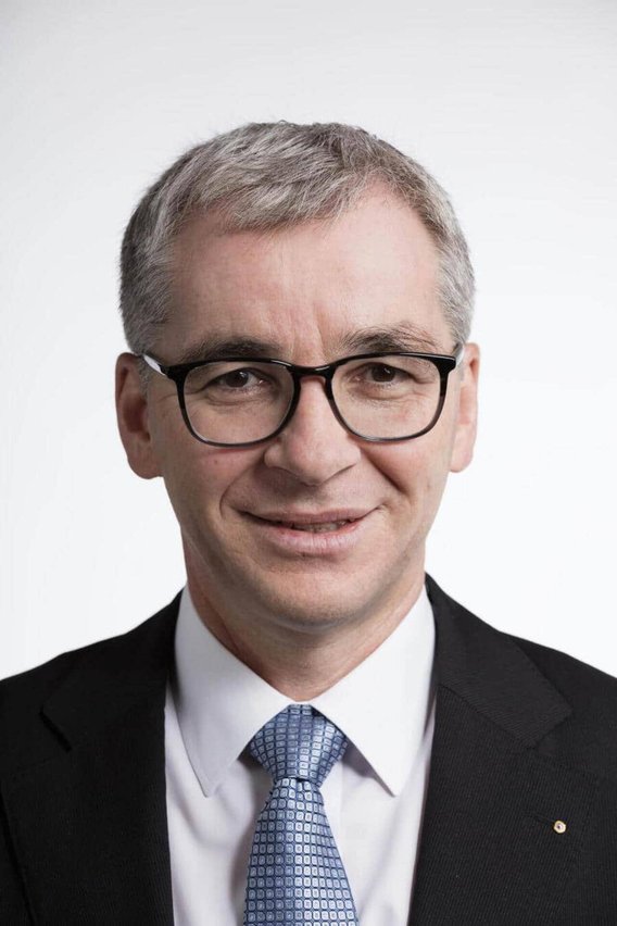 Mitte-Ständerat Erich Ettlin will höhere Lohnabzüge, um die 13. AHV-Rente zu finanzieren.