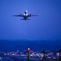 Ferienfeeling wird immer teurer – insbesondere Flüge kosten immer mehr. In den letzten fünf Jahren haben sich Flugpreise mehr als verdoppelt.